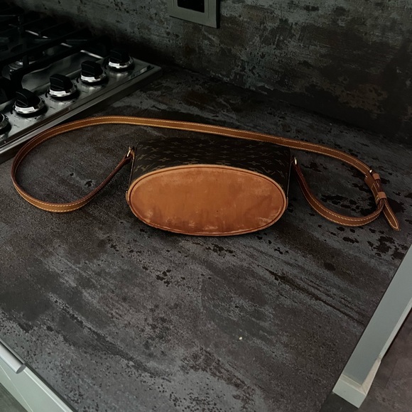 Authentic Louis Vuitton Drouot Crossbody Bag - Picture 2 of 8